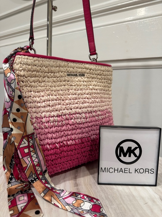Michael Kors Handbags - Michael Kors Pratt Pink Ombré Straw Bucket Bag